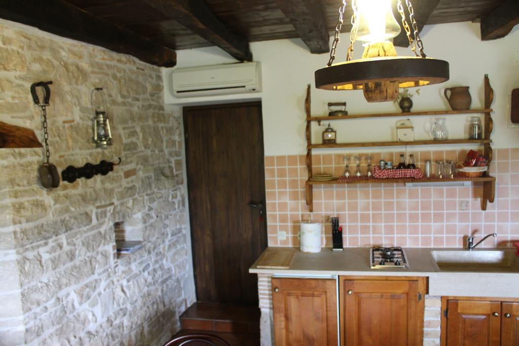 Apartments Mestri Grožnjan Rum bild